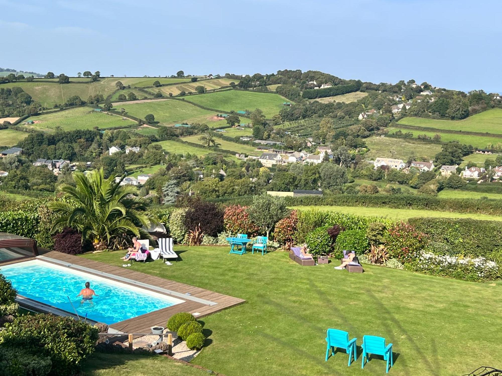 Halekulani Devon Homestay Torquay Eksteriør billede